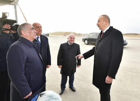 Президент ознакомился со строительством новой автодороги Баку-Губа-госграница России - ОБНОВЛЕНО - ФОТО