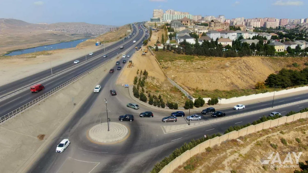 Bakıda Nazim Hikmət küçəsindən dairəvi yola çıxış genişləndirilir