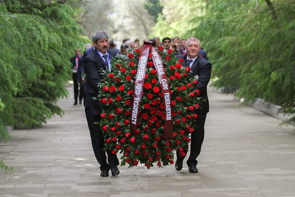 Beynəlxalq Cüdo Federasiyası rəsmiləri ümummilli lider Heydər Əliyevin məzarını ziyarət ediblər