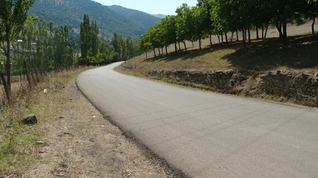 Yardımlıda iki kəndin yolu təmir olunub