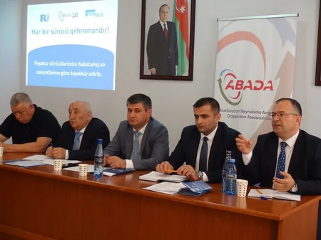Gəncədəki avtodaşıyıcıların problemləri dinlənilib