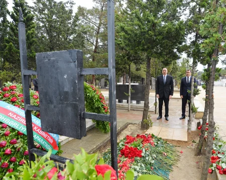 Prezident İlham Əliyev mərhum energetika naziri Natiq Əliyevin məzarını ziyarət edib