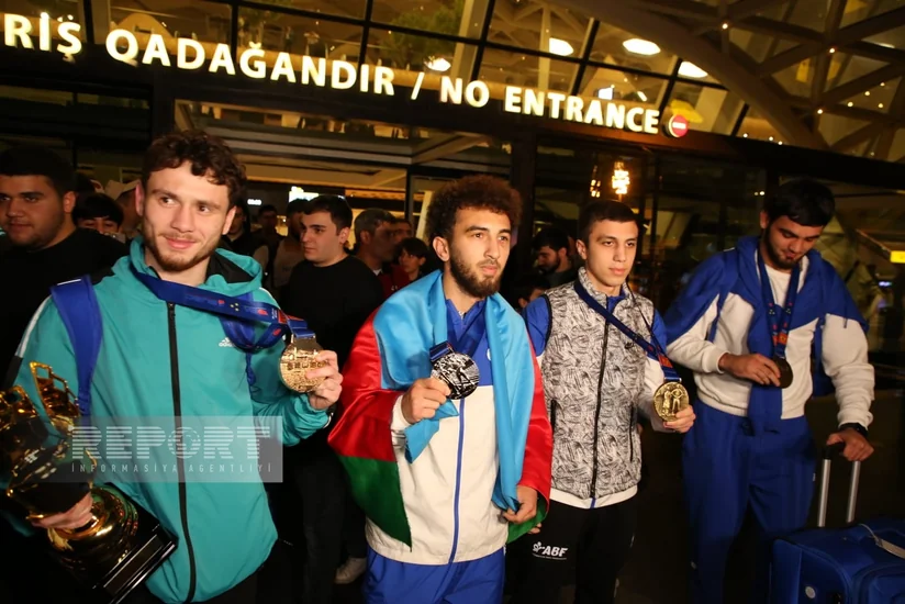 Avropa çempionatında rekorda imza atan gənc boksçular Vətənə dönüblər