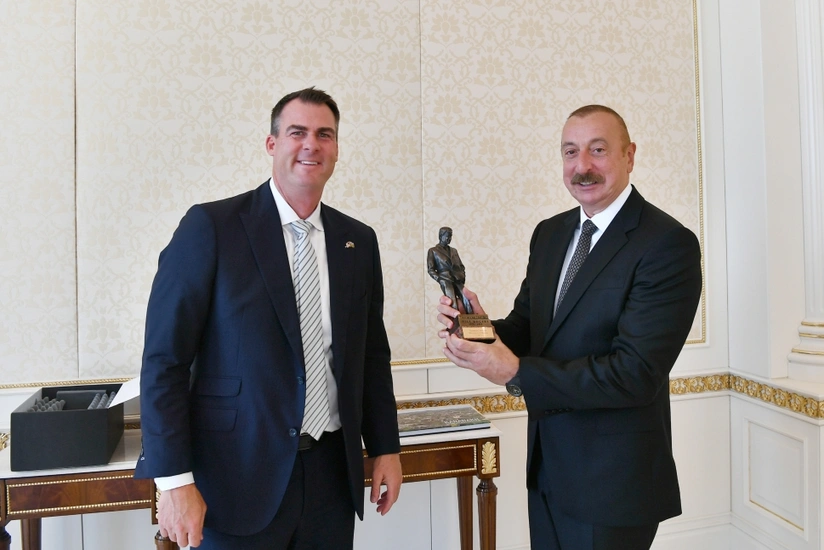 President Ilham Aliyev receives Governor of US State of Oklahoma-UPDATED