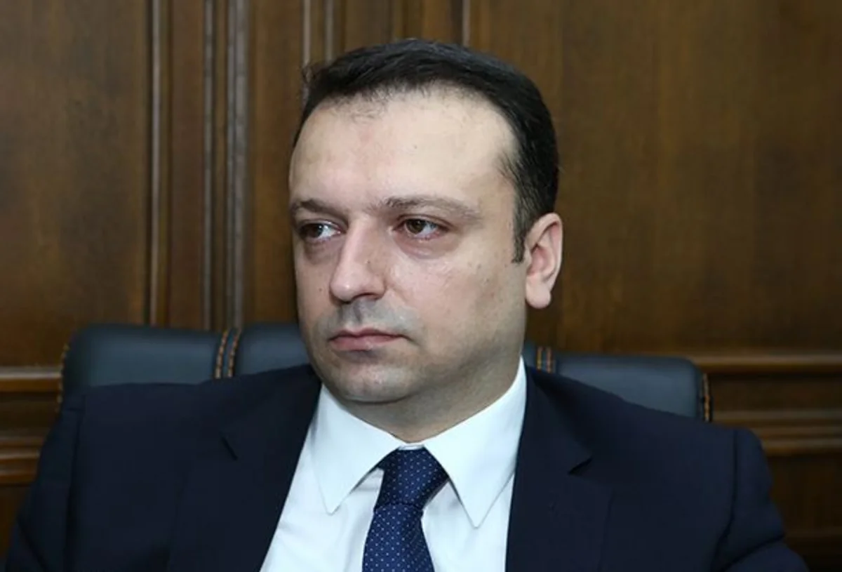 Ушедший в отставку президент Армении уволил руководителя администрации