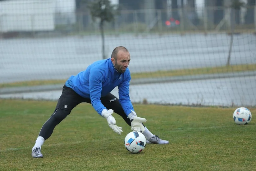 Səbail qapıçısı ilə vidalaşdı