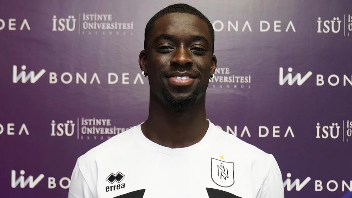 “Neftçi” Seneqal əsilli ingiltərəli hücumçunu transfer edib