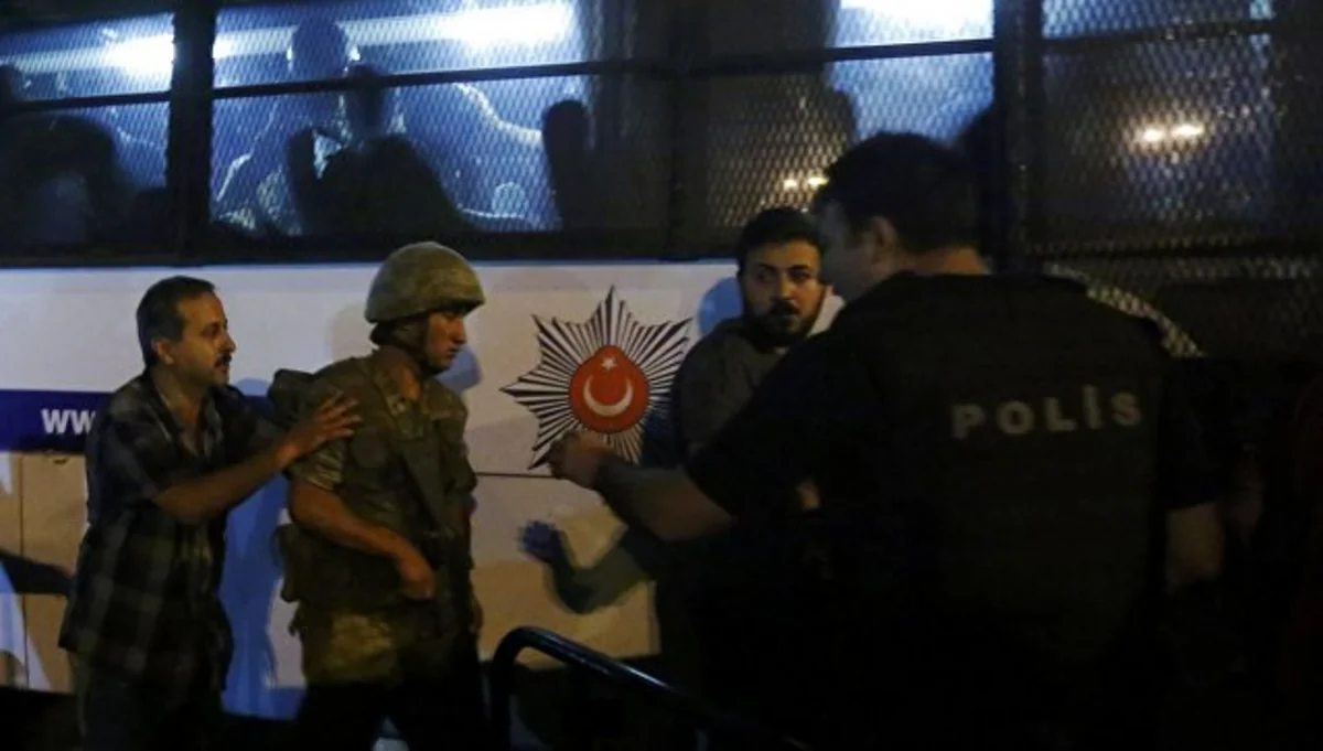 ​Türkiyədə 1 684 zabit ordu sıralarından xaric edilib