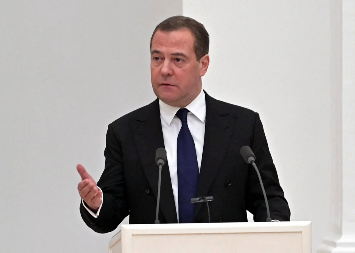 Medvedev: Yaponiya Rusiya nefti və təbii qazından məhrum ediləcək