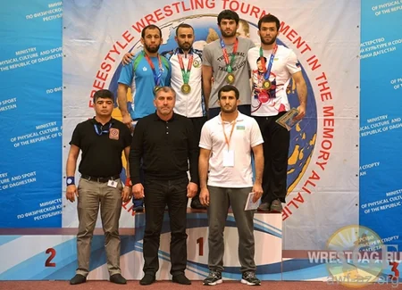 Azərbaycan güləşçiləri Rusiyada 2 qızıl, 1 gümüş medal qazanıblar