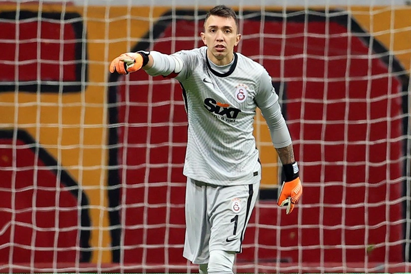 Qalatasaray Muslera ilə 3 illik müqavilə imzalayır - RƏSMİ
