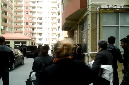 Bakıda çoxmərtəbəli yaşayış binasında yanğın olub - VİDEO
