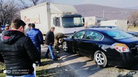 Oğuzda yük və minik avtomobilləri toqquşub, xəsarət alan var - FOTO
