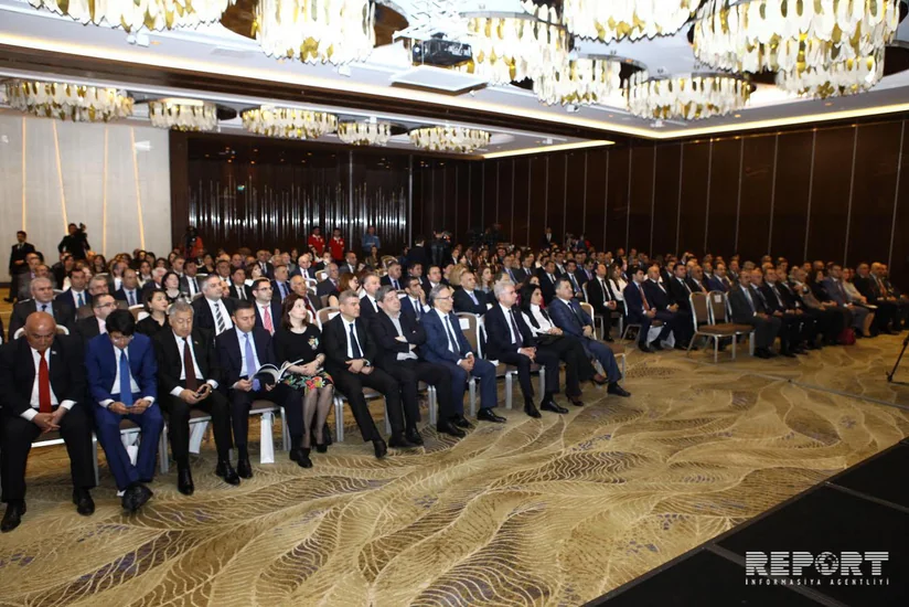 Təhsil Nazirliyinin 2016-cı ildə gördüyü işlərin yekunlarına həsr olunan hesabat konfransı keçirilib
