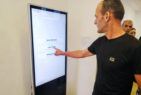 Daha üç tibb müəssisəsində elektron növbə sistemi qurulub