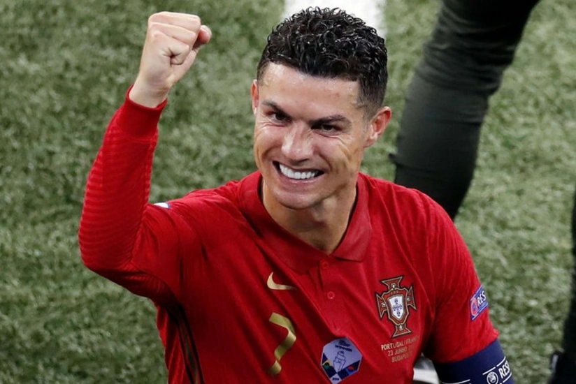 Ronaldu 10-cu dəfə Ginnesin Rekordlar Kitabına düşüb