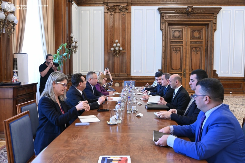 Jeyhun Bayramov meets with President of Senate of Romania