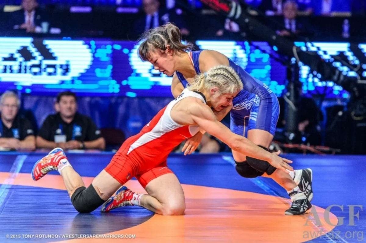 Azerbaijani women's wrestling team leaves for Ukraine