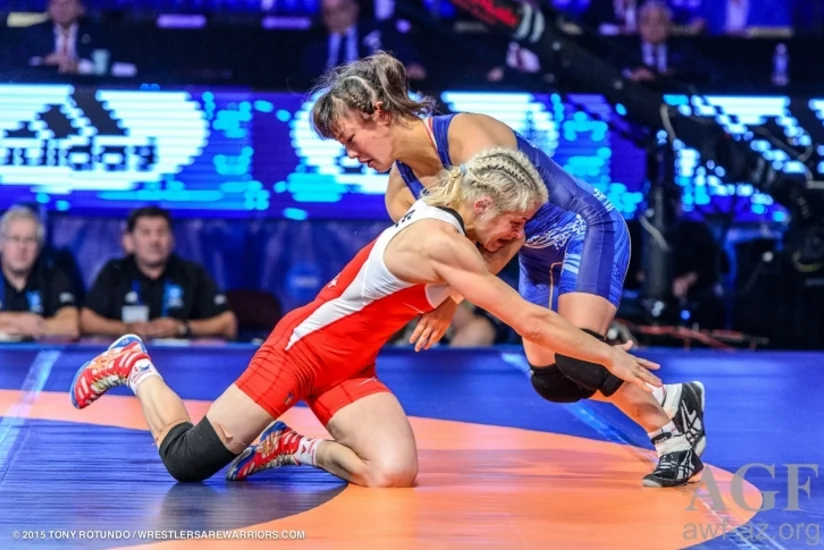 Azerbaijani women's wrestling team leaves for Ukraine