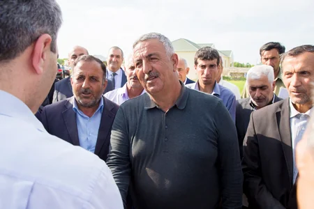 Kənd təsərrüfatı naziri pambıqçılarla görüşüb