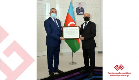 UNESCO siyahısına daxil olan 4 elementin sertifikatı nazirə təqdim edilib