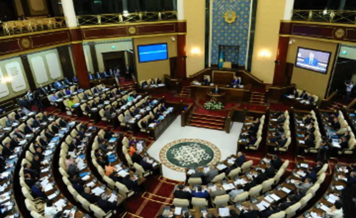 ​В парламенте Казахстана поддержали назначение внеочередных президентских выборов