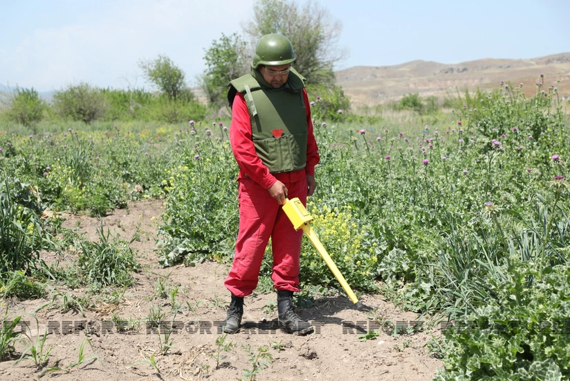 How many mines were cleared at Fuzuli Airport?