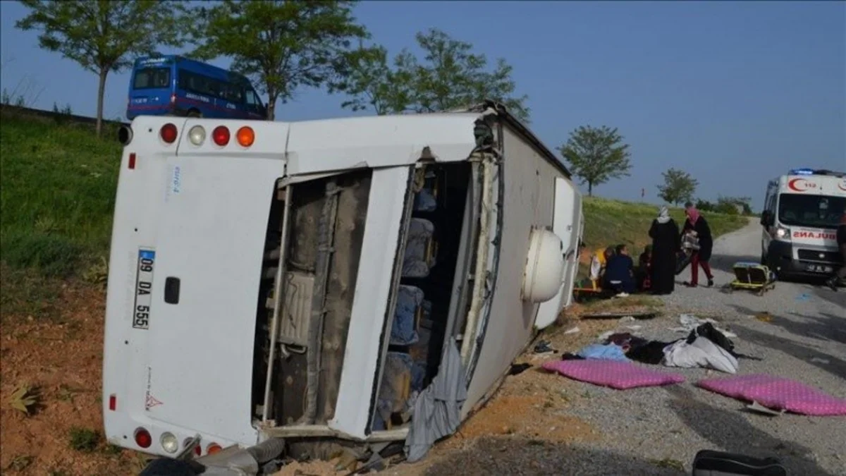 Türkiyədə avtobus aşıb, 2 nəfər ölüb, 25 nəfər yaralanıb
