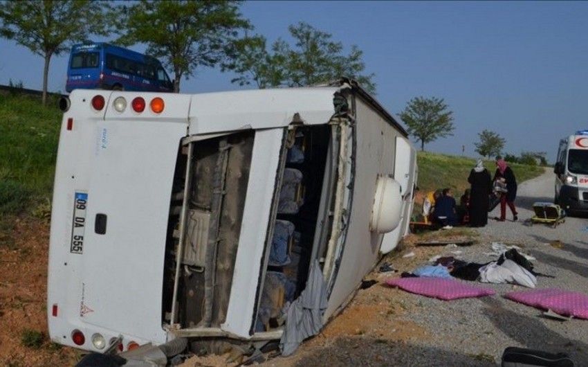Türkiyədə avtobus aşıb, 2 nəfər ölüb, 25 nəfər yaralanıb