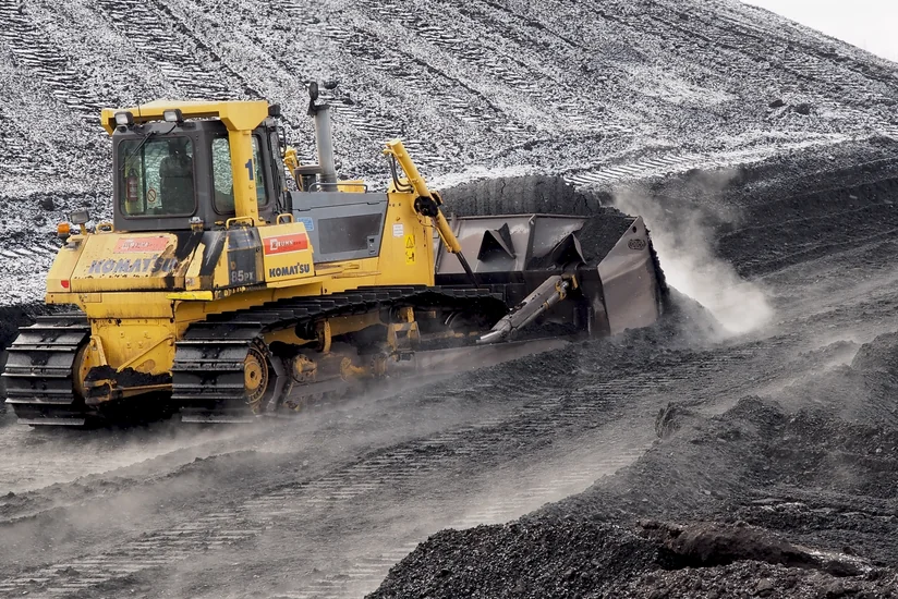 Azərbaycana iki ölkədən buldozer idxalı bərpa edilib