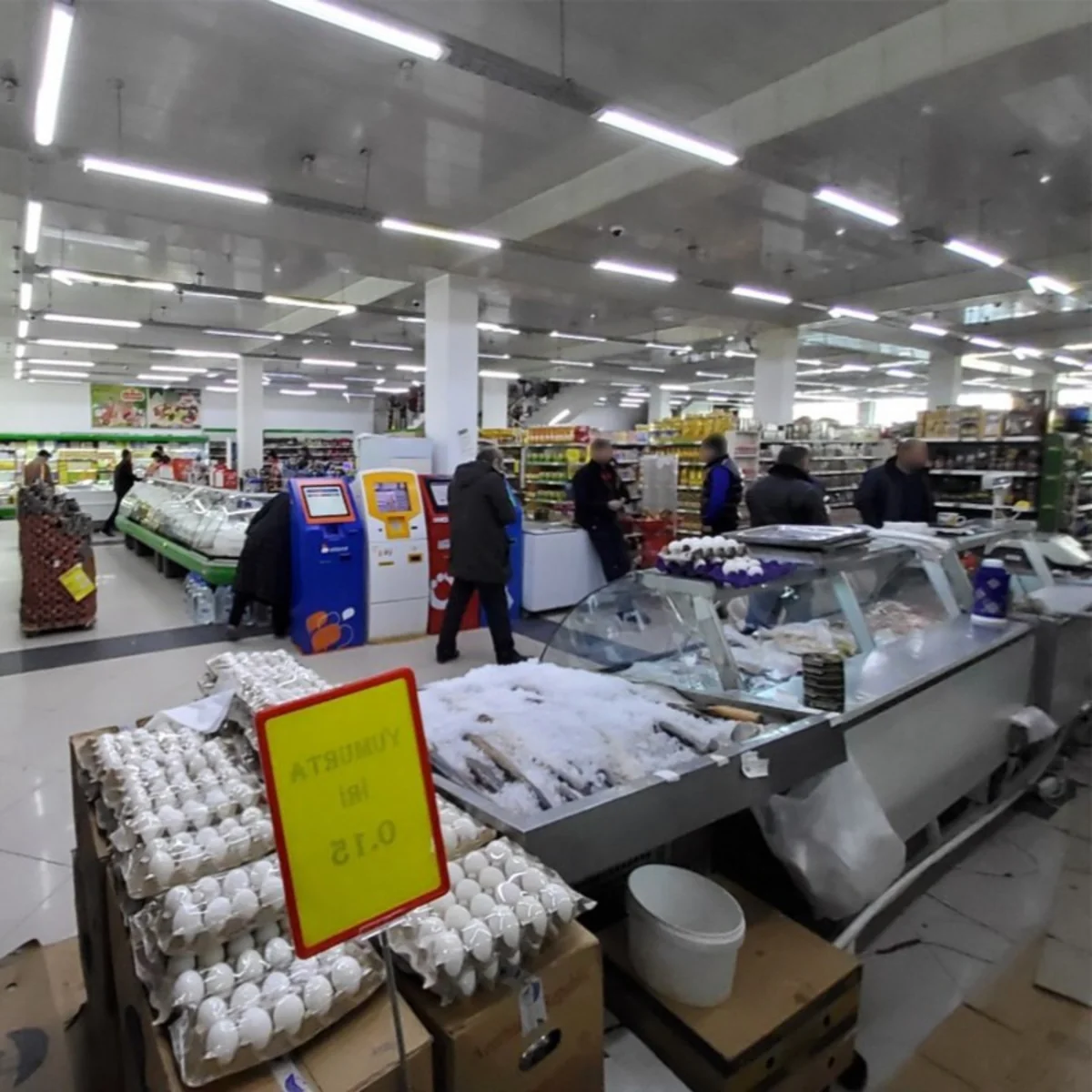 Şamaxıda marketdə istehlaka yararsız qida məhsulları aşkarlanıb