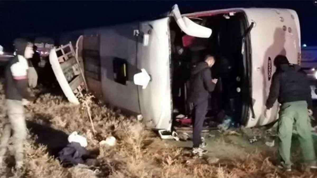 İranda avtobus qəzaya uğrayıb, 20 nəfər ölüb