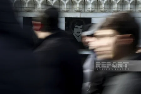 People of Azerbaijan pay tribute to 20 January martyrs - PHOTOS