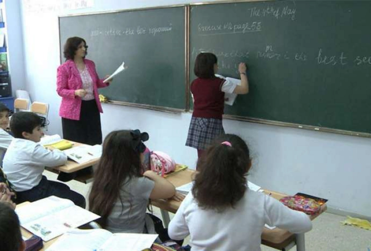 Bir qrup təhsil işçisinə “Tərəqqi” medalı və “Əməkdar müəllim” fəxri adı verilib - SİYAHI