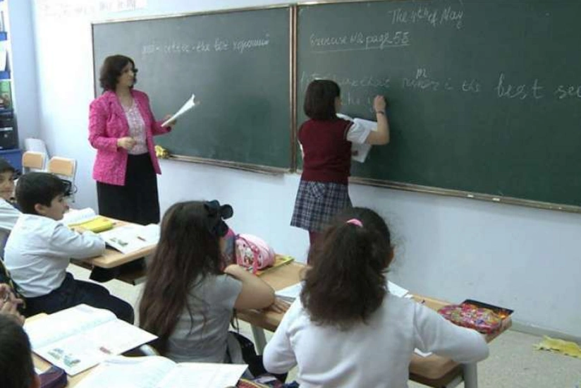 Bir qrup təhsil işçisinə “Tərəqqi” medalı və “Əməkdar müəllim” fəxri adı verilib - SİYAHI