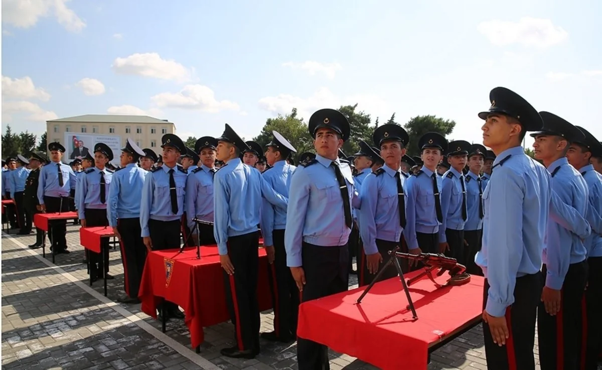 Müdafiə Nazirliyinin xüsusi təyinatlı təhsil müəssisələrində andiçmə mərasimləri keçirilib