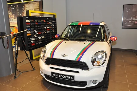 Azərbaycanda Mini avtomobil brendinin ilk salonu açılıb