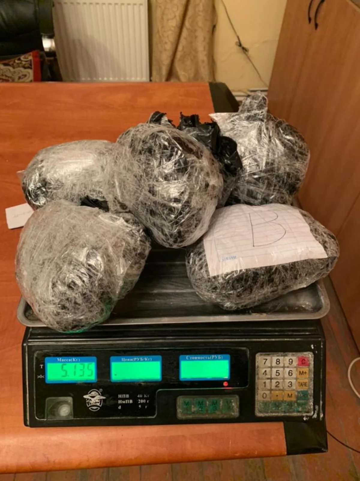 Sərhədçilərin əmrinə tabe olmayan narkotik qaçaqmalçısı gömrüyün maşınına ziyan vurub