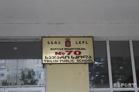 Tbilisidə üzərinə fasad şüşəsi düşməsi nəticəsində ölən azərbaycanlı uşaq dəfn olunub