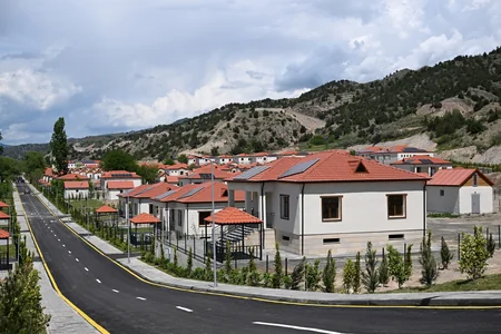 Prezident Laçının Sus kəndinə köçmüş sakinlərlə görüşüb - YENİLƏNİB