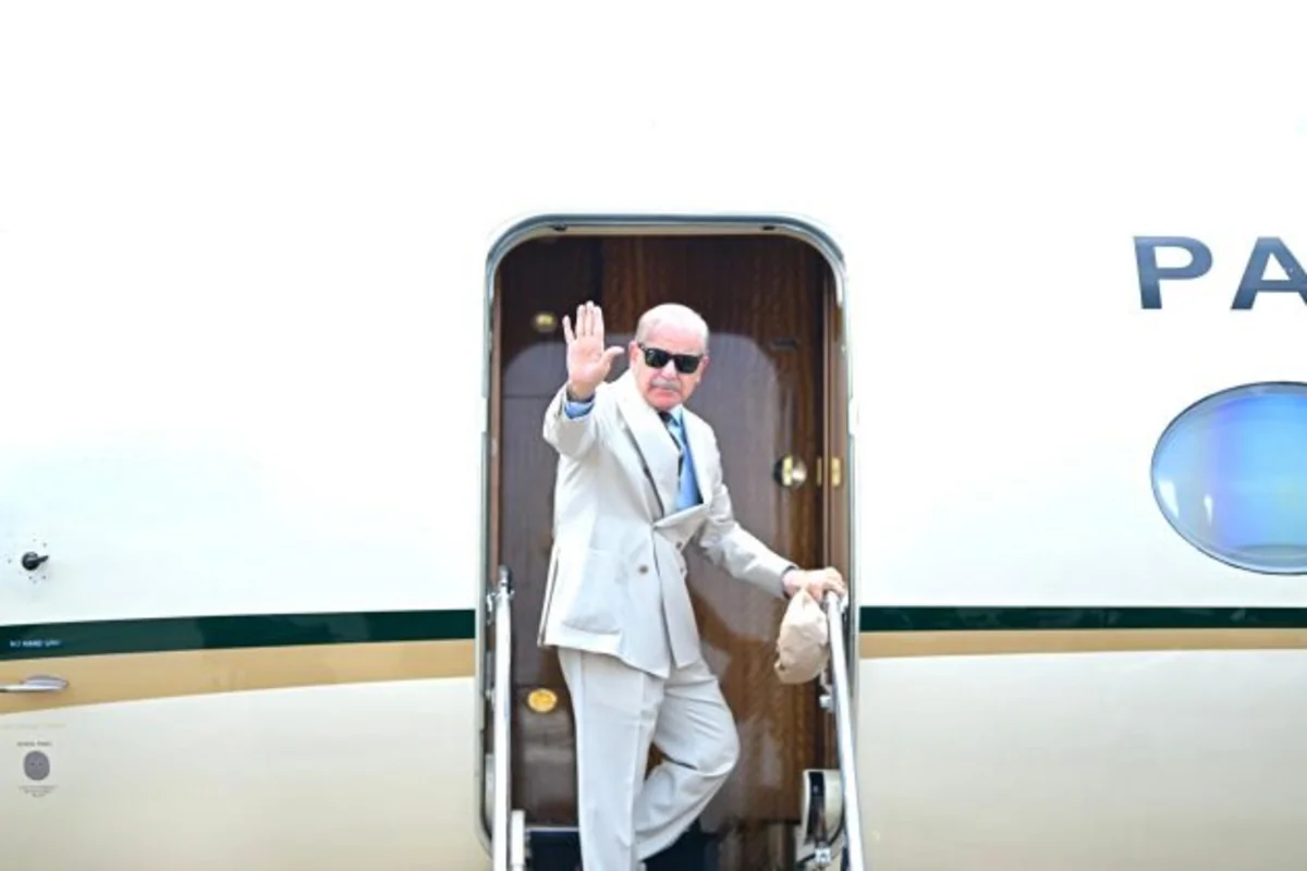 Pakistani PM departs for Azerbaijan