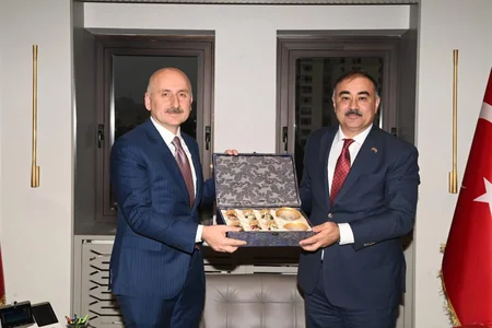Azərbaycan səfiri Türkiyənin nəqliyyat naziri ilə görüşüb