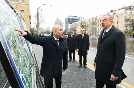 Prezident Xətainin heykəlinin köçürüldüyü parkda olub