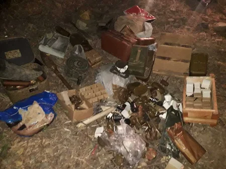 Qazaxın “Asfalt zavod” adlanan ərazisində çoxlu sayda silah-sursat tapılıb - FOTO
