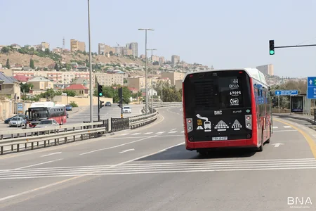 Bakıda daha bir ərazidə piyada keçidi və avtobus dayanacağı təşkil edilib