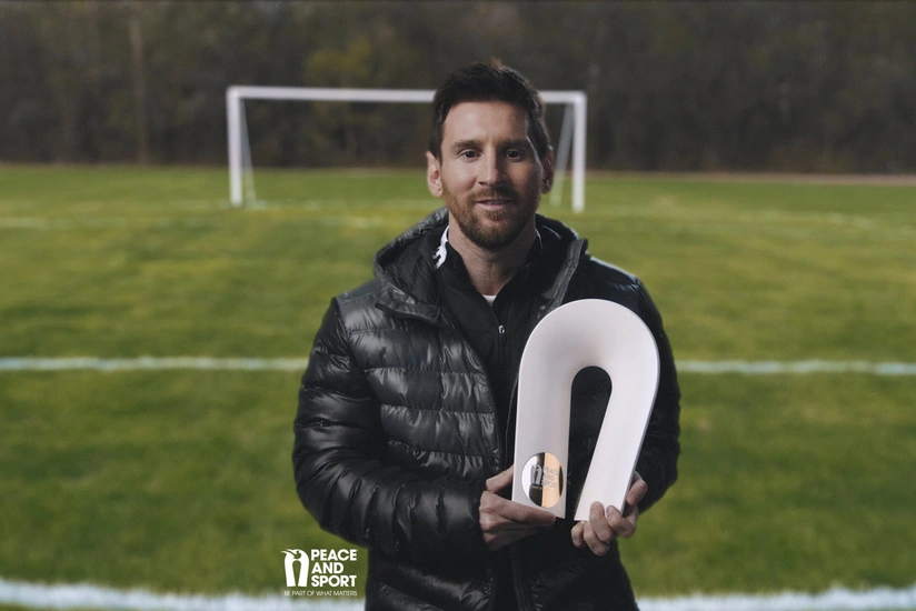 Messi xeyriyyəçiliyinə görə İlin dünya çempionu mükafatını aldı