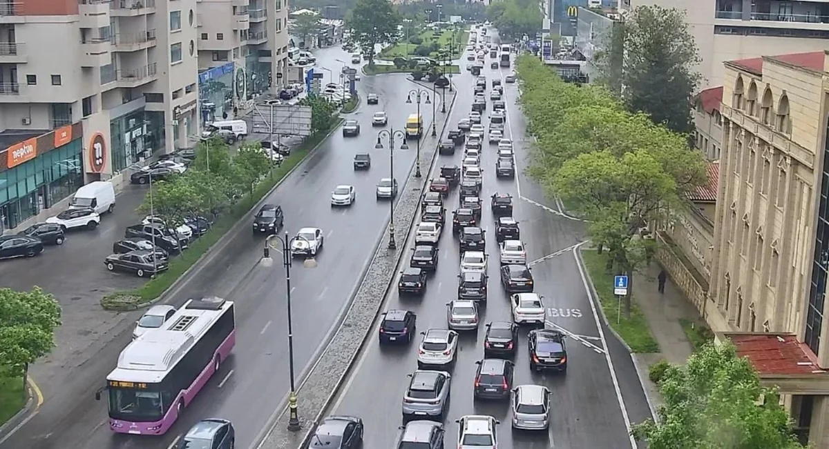 Bakıda 17 istiqamətdə tıxac müşahidə edilir – SİYAHI, YENİLƏNİB