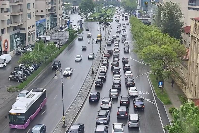Bakıda 17 istiqamətdə tıxac müşahidə edilir – SİYAHI, YENİLƏNİB