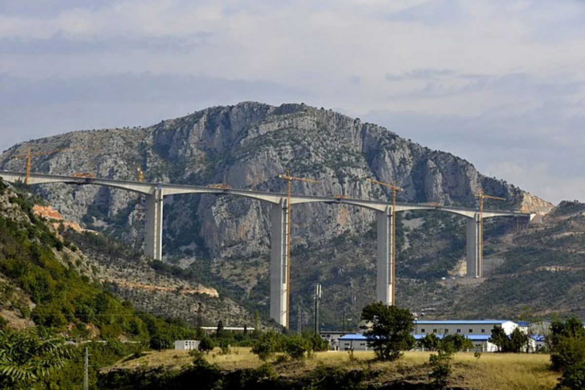 Azerbaijani company building a 100-meter-high bridge in Bosnia-Herzegovina