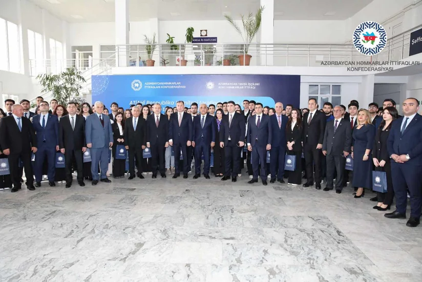 Bir qrup tələbəyə adlı təqaüd verilib